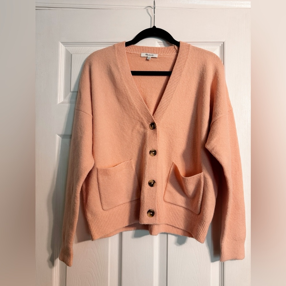 Madewell Button Front V-Neck Cardigan in Pink
